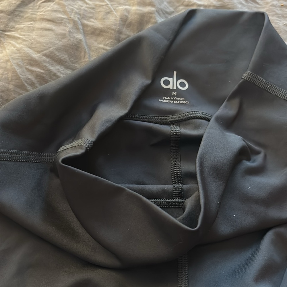 ALO Yoga Airlift Leggings - Picture 8 of 9
